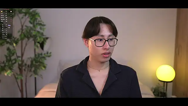 Snapshot of SrLuis18 chatting on September 2025 10:32:01 PM SrLuis18 online show from September 2025 10:32:01 PM