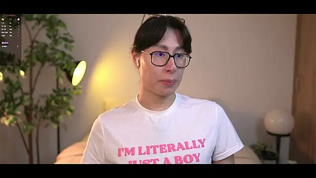 Snapshot of SrLuis18 chatting on September 2025 01:38:02 AM SrLuis18 online show from September 2025 01:38:02 AM