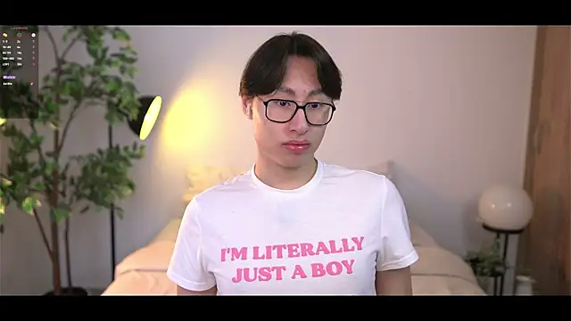 Snapshot of SrLuis18 chatting on September 2025 12:40:01 PM SrLuis18 online show from September 2025 12:40:01 PM