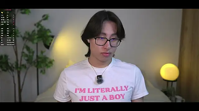 Snapshot of SrLuis18 chatting on November 2025 10:21:02 PM SrLuis18 online show from November 2025 10:21:02 PM