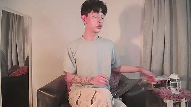 Snapshot of lyamthommpson chatting on February 2025 04:36:01 AM lyamthommpson online show from February 2025 04:36:01 AM