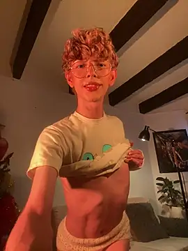 Snapshot of lyamthommpson chatting on December 2025 08:14:01 PM lyamthommpson online show from December 2025 08:14:01 PM