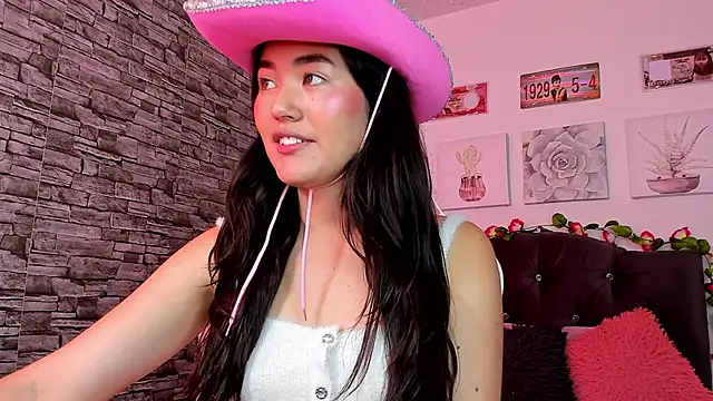 Snapshot of olivia22love chatting on December 2024 03:55:01 PM olivia22love online show from December 2024 03:55:01 PM