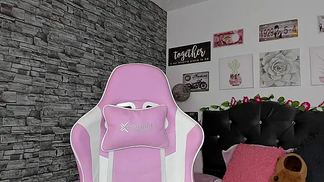 Snapshot of olivia22love chatting on February 2025 03:08:01 PM olivia22love online show from February 2025 03:08:01 PM