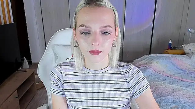 Snapshot of ice_pixie chatting on December 2024 04:03:02 PM ice pixie online show from December 2024 04:03:02 PM