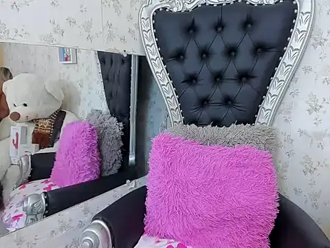 Snapshot of milf_bigass_ chatting on December 2025 01:04:02 PM milf bigass online show from December 2025 01:04:02 PM