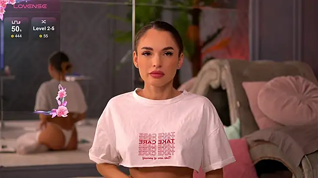 Snapshot of EsmeAinsley chatting on December 2024 11:24:01 PM EsmeAinsley online show from December 2024 11:24:01 PM