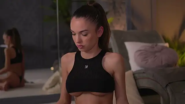 Snapshot of EsmeAinsley chatting on January 2025 03:19:02 AM EsmeAinsley online show from January 2025 03:19:02 AM