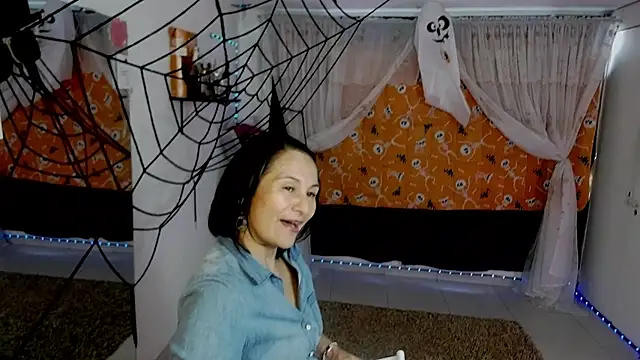 lollita 23  online show from October 2025 05:59:02 PM