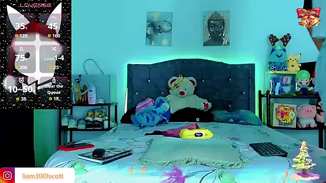 Liamscott  online show from December 2025 10:49:02 PM