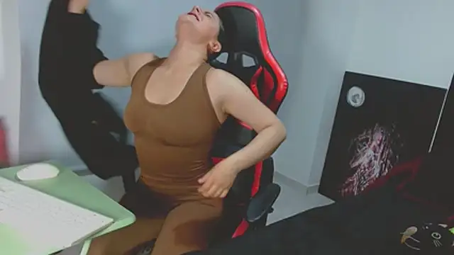 Noamartin  online show from April 2026 11:38:01 PM