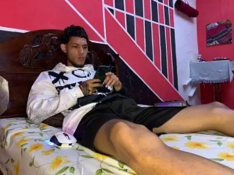Snapshot of tanned_boy chatting on June 2026 03:56:02 PM tanned boy online show from June 2026 03:56:02 PM