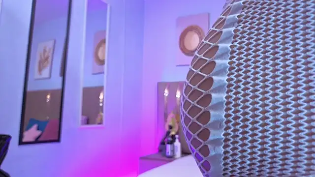 sarah cruzz  online show from November 2025 01:28:02 AM