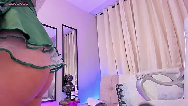 sarah cruzz  online show from April 2026 02:14:02 PM