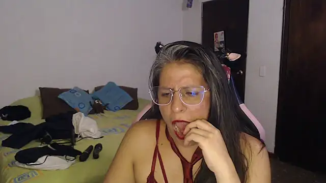 Snapshot of LucifernandaSw chatting on May 2026 05:03:02 AM LucifernandaSw online show from May 2026 05:03:02 AM