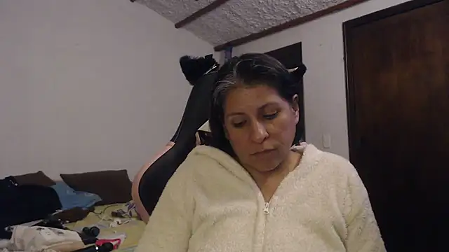 Snapshot of LucifernandaSw chatting on May 2026 08:56:01 AM LucifernandaSw online show from May 2026 08:56:01 AM