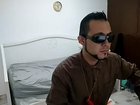 Snapshot of Yeye25199 chatting on February 2025 08:33:01 PM Yeye25199 online show from February 2025 08:33:01 PM