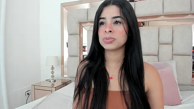 Snapshot of emma_castilloo chatting on December 2024 04:19:02 PM emma castilloo online show from December 2024 04:19:02 PM