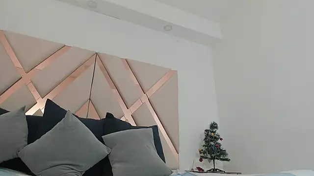 Snapshot of emma_castilloo chatting on December 2025 11:09:02 PM emma castilloo online show from December 2025 11:09:02 PM