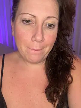 Snapshot of xsexycurvymilf chatting on January 2025 02:36:01 PM xsexycurvymilf online show from January 2025 02:36:01 PM