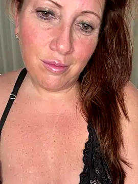 Snapshot of xsexycurvymilf chatting on December 2025 02:32:02 PM xsexycurvymilf online show from December 2025 02:32:02 PM