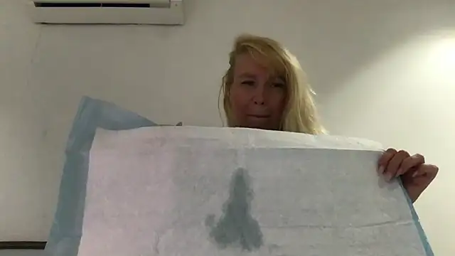 Snapshot of EmmaInLove23 chatting on March 2025 05:11:01 AM EmmaInLove23 online show from March 2025 05:11:01 AM