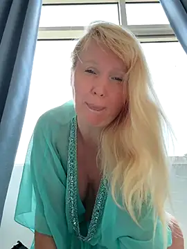 Snapshot of EmmaInLove23 chatting on October 2025 02:01:01 AM EmmaInLove23 online show from October 2025 02:01:01 AM