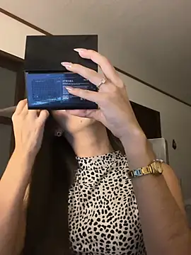 Coralinee 01 online show from April 2026 11:18:01 PM