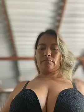 Snapshot of Jlo_69 chatting on December 2024 10:30:01 PM Jlo 69 online show from December 2024 10:30:01 PM