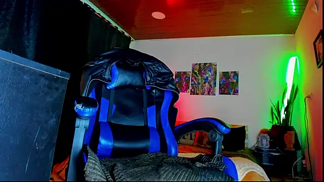 LatinMilk  online show from February 2026 11:28:01 PM