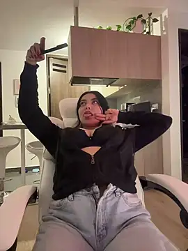 Snapshot of PetitLumiere chatting on December 2024 02:11:02 AM PetitLumiere online show from December 2024 02:11:02 AM