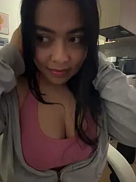 Snapshot of PetitLumiere chatting on January 2025 02:00:02 AM PetitLumiere online show from January 2025 02:00:02 AM