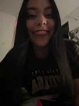 Snapshot of PetitLumiere chatting on January 2025 04:15:01 AM PetitLumiere online show from January 2025 04:15:01 AM