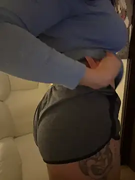 Snapshot of PetitLumiere chatting on February 2025 01:47:02 AM PetitLumiere online show from February 2025 01:47:02 AM