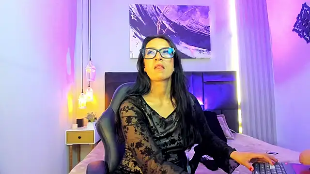 kira moon   online show from April 2026 10:40:02 PM