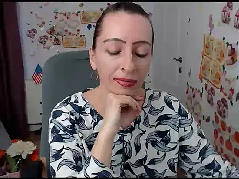 Snapshot of EvelynAngell chatting on September 2025 09:10:02 AM EvelynAngell online show from September 2025 09:10:02 AM