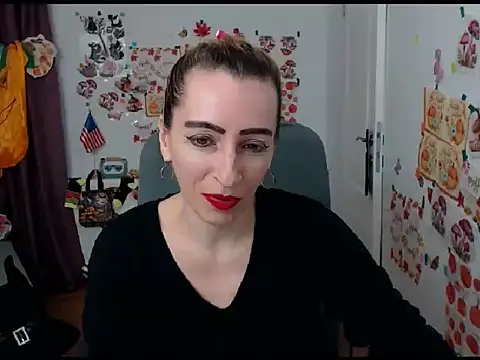 Snapshot of EvelynAngell chatting on October 2025 09:39:02 AM EvelynAngell online show from October 2025 09:39:02 AM