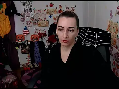 Snapshot of EvelynAngell chatting on October 2025 09:20:01 AM EvelynAngell online show from October 2025 09:20:01 AM