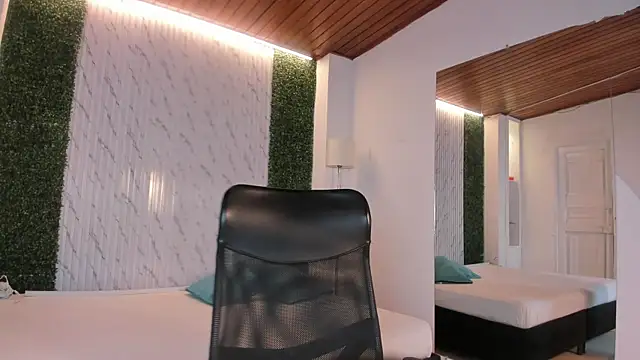 Snapshot of carina_rossi chatting on November 2025 01:04:02 PM carina rossi online show from November 2025 01:04:02 PM