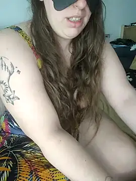 FrancaiseLynne online show from March 2025 11:00:01 AM