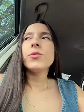 Snapshot of LittleDoll___ chatting on December 2025 01:27:01 PM LittleDoll online show from December 2025 01:27:01 PM