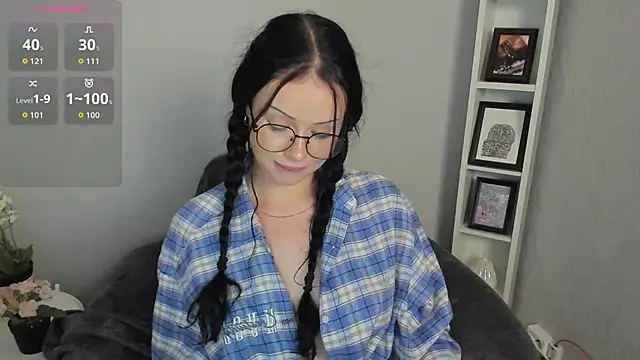 Lori  Hell online show from June 2026 09:25:02 AM