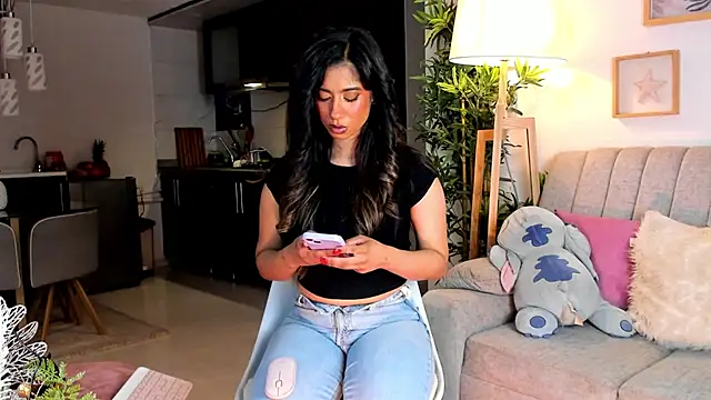 Issa cooper online show from January 2026 01:44:01 AM