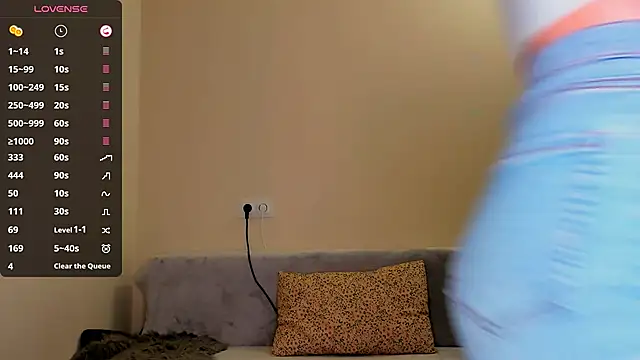 Kimmberr online show from April 2026 02:48:01 AM