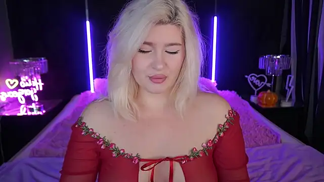 Snapshot of CocoSecretss chatting on November 2025 07:44:01 AM CocoSecretss online show from November 2025 07:44:01 AM