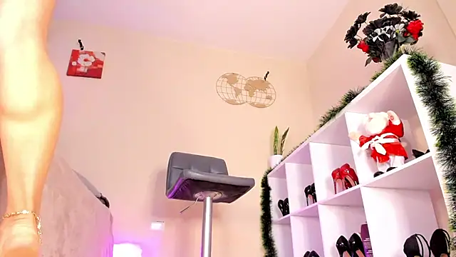 Snapshot of Itzeldreams chatting on December 2024 01:10:02 PM Itzeldreams online show from December 2024 01:10:02 PM