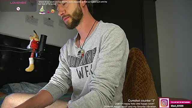 Snapshot of just_maxii chatting on December 2024 11:17:02 PM just maxii online show from December 2024 11:17:02 PM