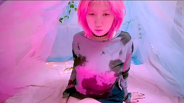 Akemilun online show from November 2025 04:18:02 PM