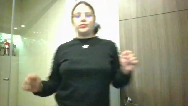 Snapshot of _Sarahh_0 chatting on December 2024 03:17:02 AM Sarahh 0 online show from December 2024 03:17:02 AM