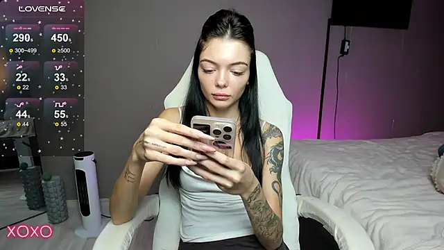 Mariella Adamss online show from October 2025 01:31:01 PM